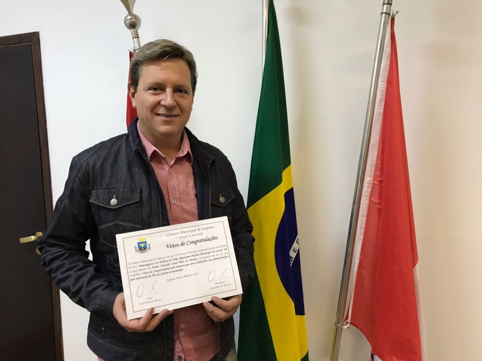 Prefeito de Itararé (SP) é homenageado por eficiência e credibilidade na gestão Para Heliton, isso é resultado da eficiência e credibilidade do trabalho desenvolvido