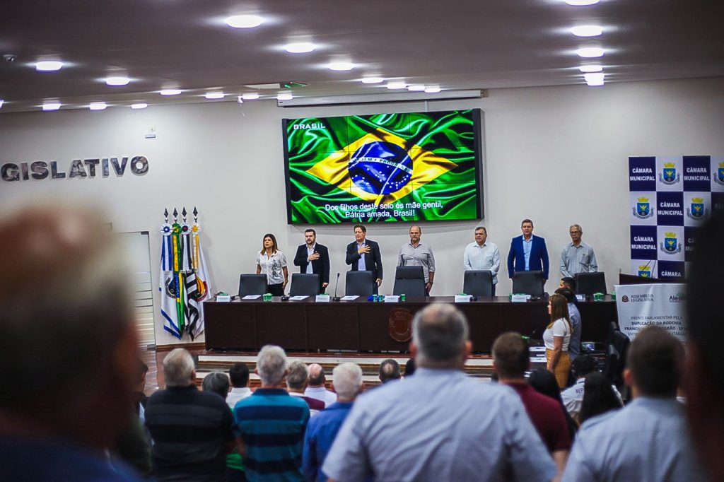 Prefeito de Itararé (SP) e presidente do Condersul, Heliton do Valle, participa do lançamento da Frente Parlamentar pela duplicação da SP-258