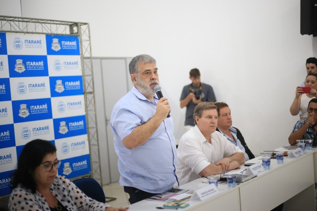 Prefeito de Itararé (SP) e presidente do Condersul, Heliton do Valle, reúne representantes de 14 municípios em encontro com o diretor da DRS XVI, Dr. Carlos Moura