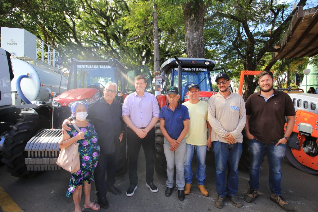 Prefeito de Itararé (SP) entrega mais de R$ 6 milhões em equipamentos e obras à população nesta quinta-feira (22)