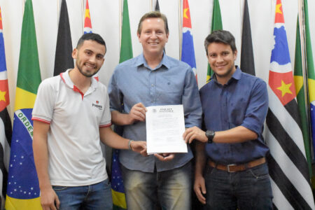 Prefeito de Itararé (SP) fecha parceria com escola profissionalizante em prol aos servidores municipais