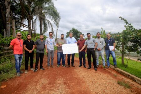 Prefeito de Itararé (SP), Heliton do Valle, assina ordem de serviço de mais de R$1,5 milhão para obras de infraestrutura Prefeito de Itararé (SP), Heliton do Valle, assina ordem de serviço de mais de R$1,5 milhão para obras de infraestrutura