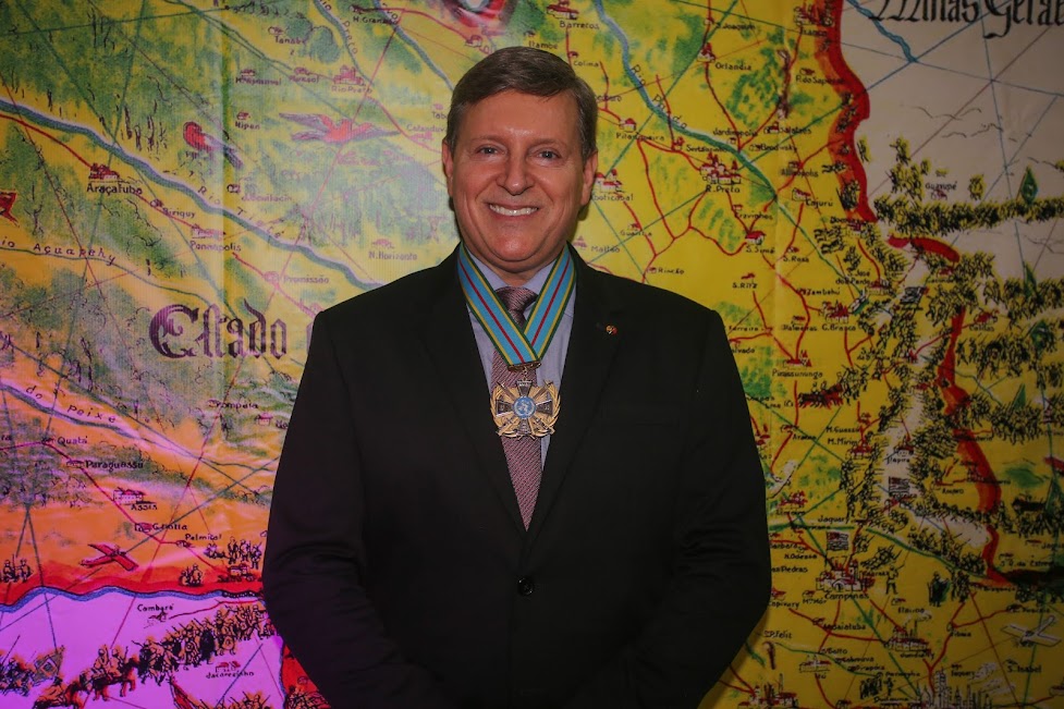 Prefeito de Itararé (SP), Heliton do Valle, é condecorado pela Associação Brasileira das Forças Internacionais de Paz