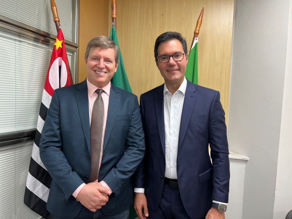 Prefeito de Itararé (SP), Heliton do Valle, participa de cerimônia de posse dos deputados estaduais