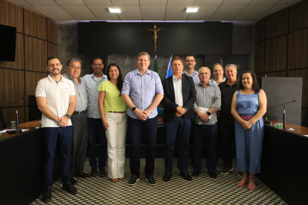 Prefeito de Itararé (SP), Heliton do Valle, preside reunião ordinária do Condersul em Capão Bonito (SP)