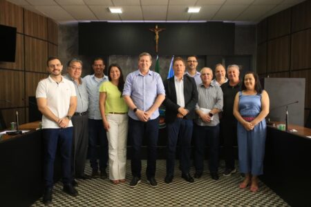 Prefeito de Itararé (SP), Heliton do Valle, preside reunião ordinária do Condersul em Capão Bonito (SP)