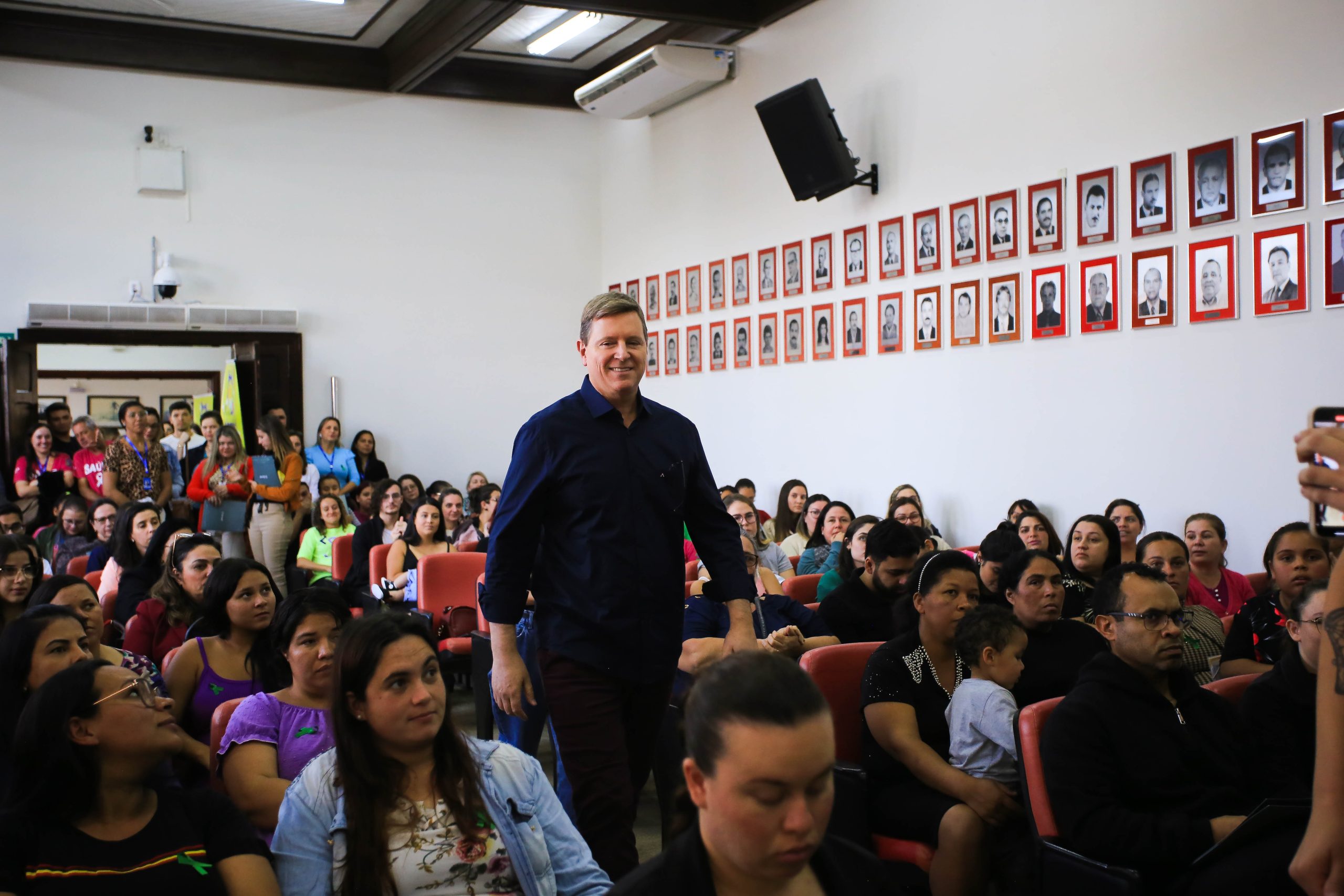Prefeito de Itararé (SP), Heliton do Valle, realiza abertura do 1º Seminário da Primeira Infância
