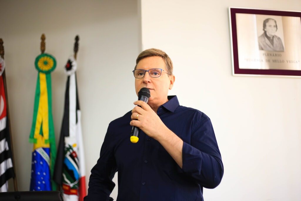 Prefeito de Itararé (SP), Heliton do Valle, realiza abertura do 1º Seminário da Primeira Infância
