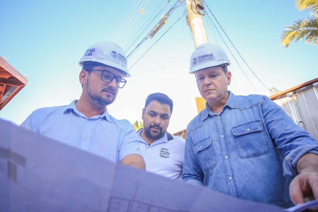Prefeito de Itararé (SP), Heliton do Valle, realiza visita técnica à construção do lanchódromo