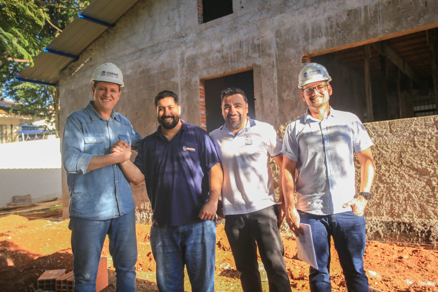 Prefeito de Itararé (SP), Heliton do Valle, realiza visita técnica às obras de ampliação da Unidade de Saúde da Vila Novo Horizonte Prefeito de Itararé (SP), Heliton do Valle, realiza visita técnica às obras de ampliação da Unidade de Saúde da Vila Novo Horizonte