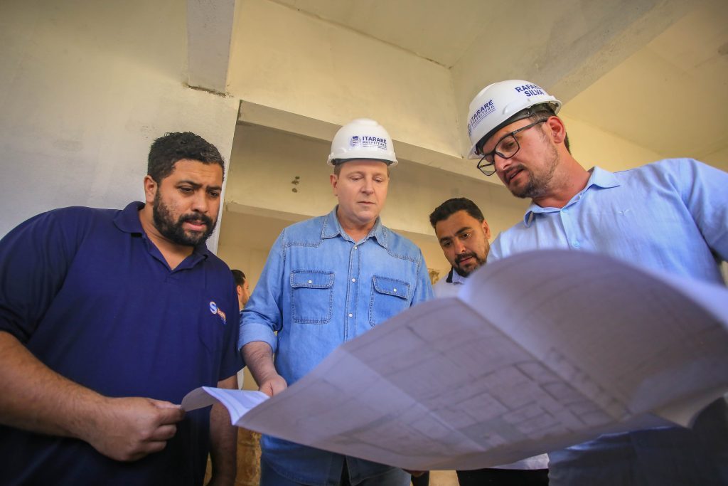 Prefeito de Itararé (SP), Heliton do Valle, realiza visita técnica às obras de ampliação da Unidade de Saúde da Vila Novo Horizonte