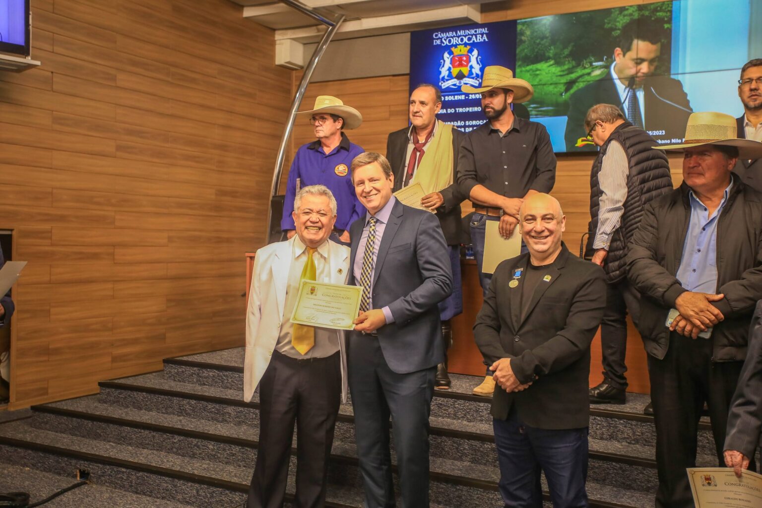 Prefeito de Itararé (SP), Heliton do Valle, recebe Votos de Congratulações da Câmara Municipal de Sorocaba (SP) Prefeito de Itararé (SP), Heliton do Valle, recebe Votos de Congratulações da Câmara Municipal de Sorocaba (SP)