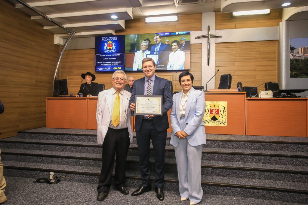 Prefeito de Itararé (SP), Heliton do Valle, recebe Votos de Congratulações da Câmara Municipal de Sorocaba (SP)