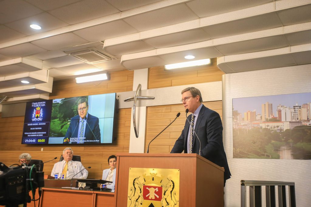 Prefeito de Itararé (SP), Heliton do Valle, recebe Votos de Congratulações da Câmara Municipal de Sorocaba (SP)