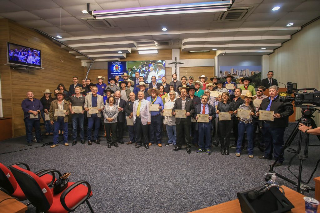 Prefeito de Itararé (SP), Heliton do Valle, recebe Votos de Congratulações da Câmara Municipal de Sorocaba (SP)