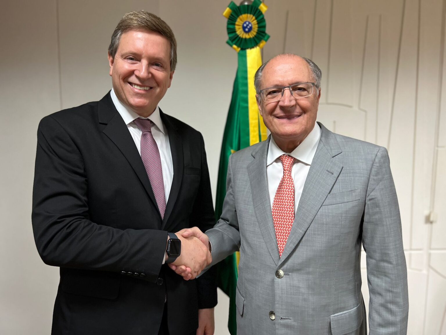 Prefeito de Itararé (SP), Heliton do Valle, reúne-se com presidente da República em exercício, Geraldo Alckmin