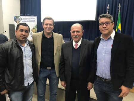 Prefeito de Itararé (SP) participa do lançamento da Frente Parlamentar dos Municípios de Interesse Turístico