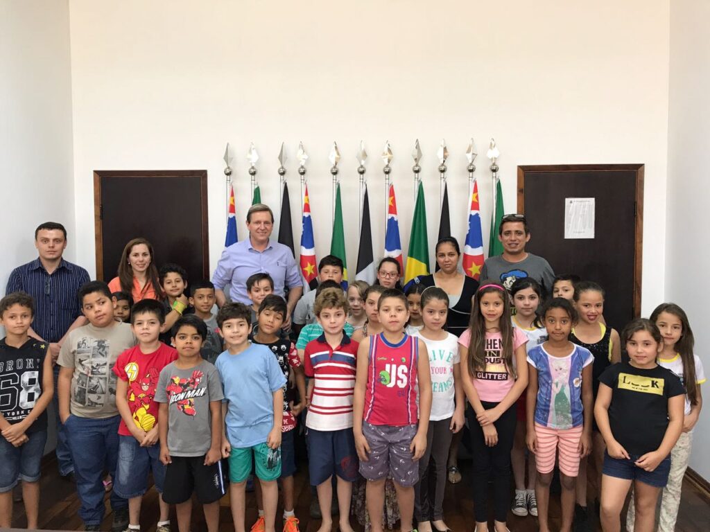 Prefeito de Itararé (SP) recebe alunos da EM Adriano Queiroz Pimentel
