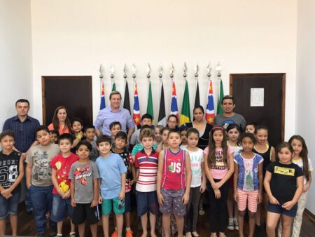 Prefeito de Itararé (SP) recebe alunos da EM Adriano Queiroz Pimentel