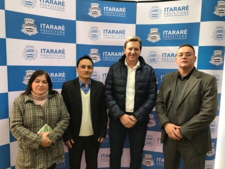 Prefeito de Itararé (SP) recebe líderes religiosos da AMEI