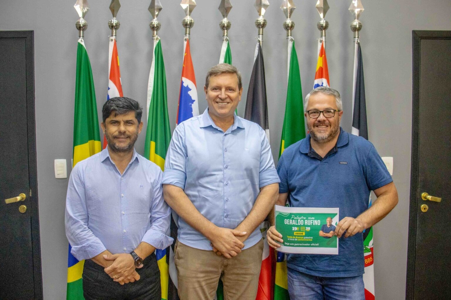 Prefeito de Itararé (SP) recebe visita de representante da FACESP e do presidente do COMTUR de Paranapanema Prefeito de Itararé (SP) recebe visita de representante da FACESP e do presidente do COMTUR de Paranapanema