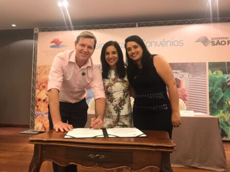 Prefeito e primeira-dama de Itararé (SP) assinam convênio com Lu Alckmin Prefeito e primeira-dama de Itararé (SP) assinam convênio com Lu Alckmin