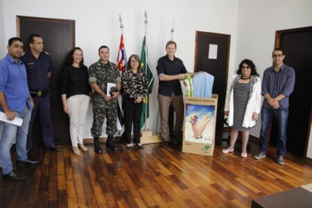O frio é dolorido e por isso peço que unamos força para salvar as famílias e crianças que passam necessidade de abrigo, solicita o prefeito.