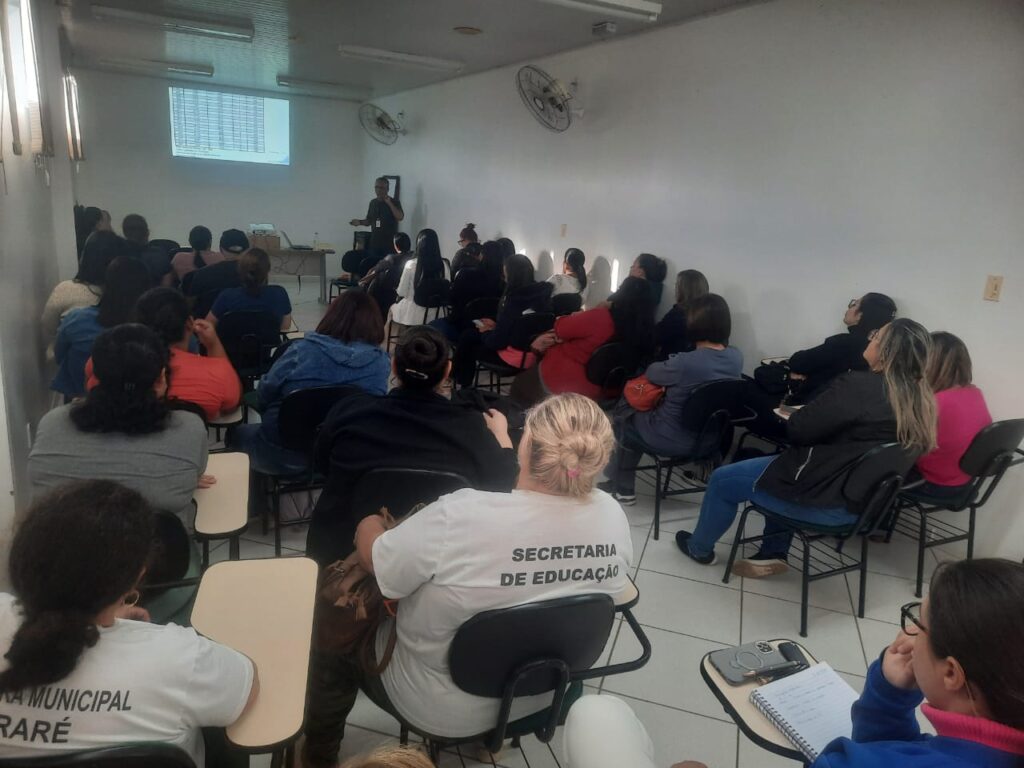 Prefeitura de Itararé realiza capacitação sobre prevenção e acidentes com escorpiões para profissionais da rede municipal de ensino Prefeitura de Itararé realiza capacitação sobre prevenção e acidentes com escorpiões para profissionais da rede municipal de ensino