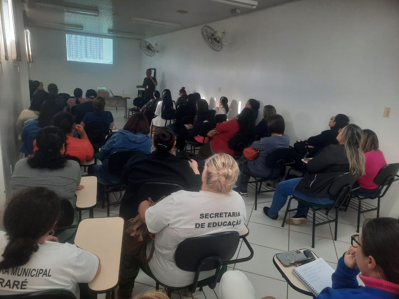 Prefeitura de Itararé realiza capacitação sobre prevenção e acidentes com escorpiões para profissionais da rede municipal de ensino