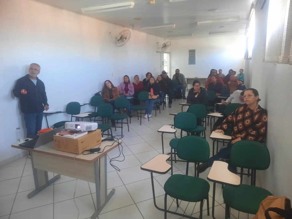 Prefeitura de Itararé realiza capacitação sobre prevenção e acidentes com escorpiões para profissionais da rede municipal de ensino