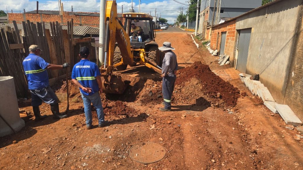 Prefeitura de Itararé (SP) avança com obras de lajotamento nos bairros Jardim Pauliceia e Novo Horizonte