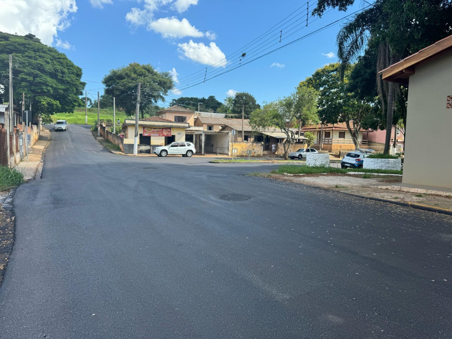 Prefeitura de Itararé (SP) conclui segunda camada de asfalto na Rua Djalma Dutra Prefeitura de Itararé (SP) conclui segunda camada de asfalto na Rua Djalma Dutra