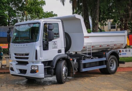 Prefeitura de Itararé (SP) conquista novo caminhão basculante para o município
