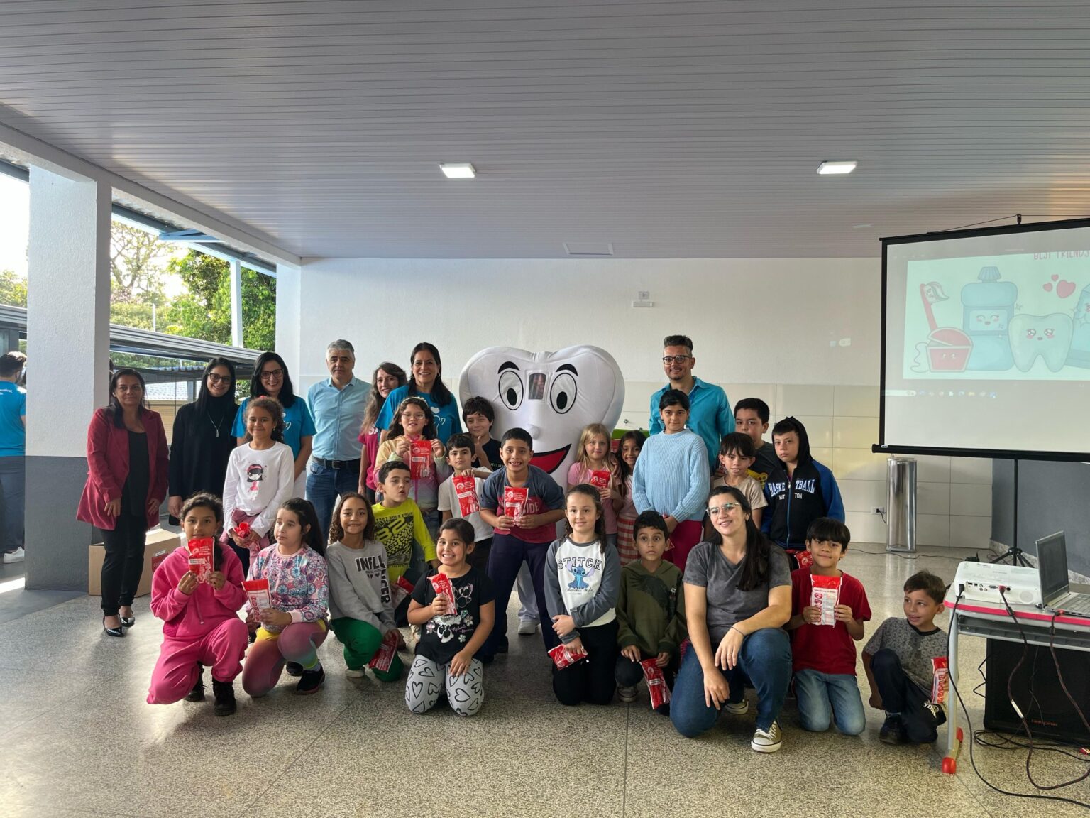 Prefeitura de Itararé (SP) inicia entrega de 5 mil kits de higiene bucal em parceria com a Colgate Prefeitura de Itararé (SP) inicia entrega de 5 mil kits de higiene bucal em parceria com a Colgate