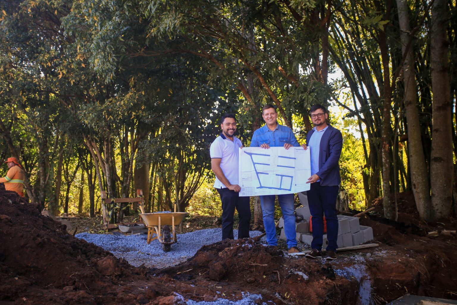 Prefeitura de Itararé (SP) inicia pavimentação no Jardim Bequinha Prefeitura de Itararé (SP) inicia pavimentação no Jardim Bequinha