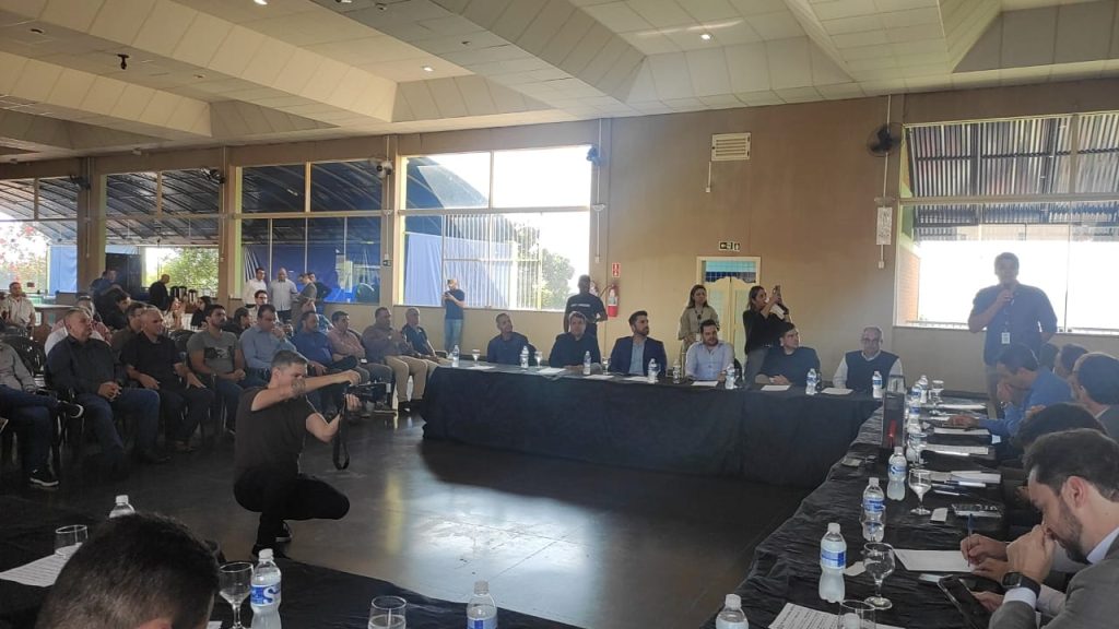Prefeitura de Itararé (SP) participa do 4º Encontro de Prefeitos AMVAPA em Itaí (SP)