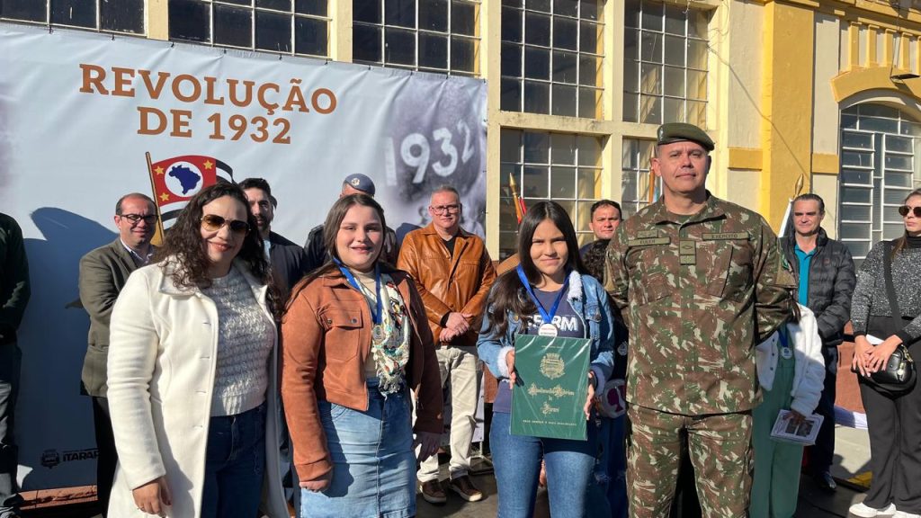 Prefeitura de Itararé (SP) premia alunos vencedores do Concurso de Redação em homenagem à Revolução Constitucionalista de 1932