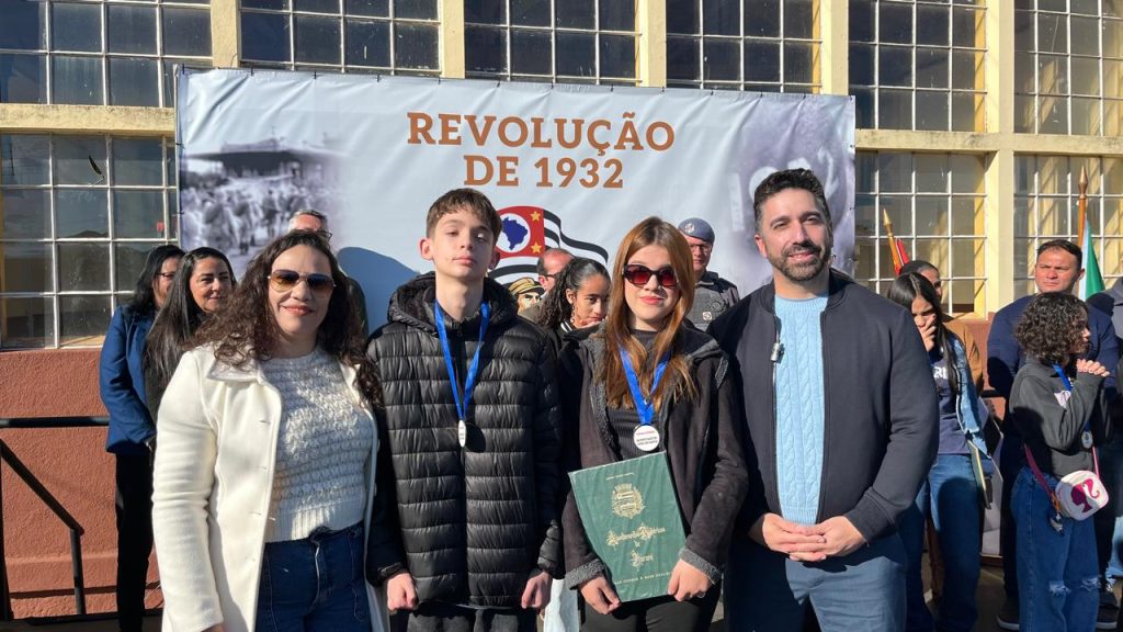 Prefeitura de Itararé (SP) premia alunos vencedores do Concurso de Redação em homenagem à Revolução Constitucionalista de 1932