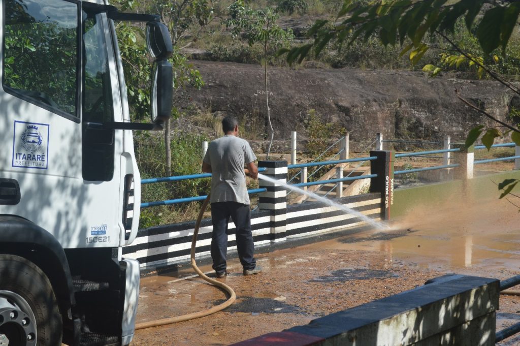 Prefeitura de Itararé (SP) promove mutirão de limpeza no Parque da Barreira para garantir feriado de Páscoa seguro e agradável