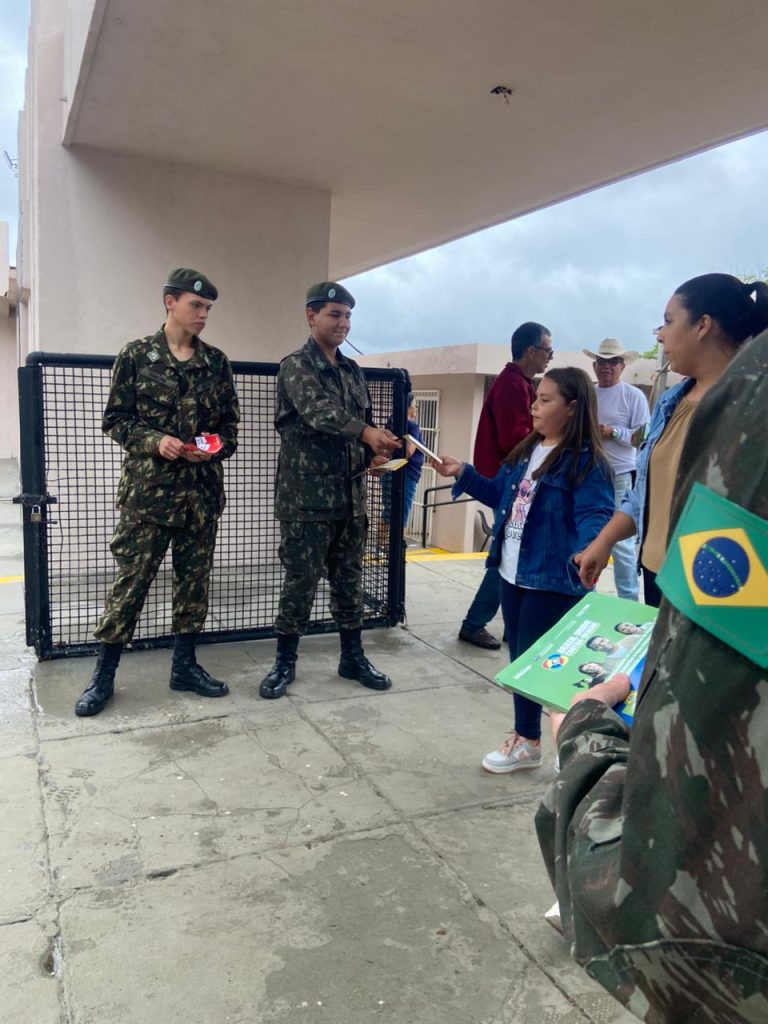 Prefeitura de Itararé (SP) realiza ação de prevenção à dengue no Cemitério Municipal durante o feriado de Finados