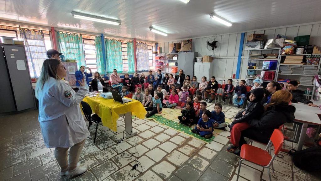 Prefeitura de Itararé (SP) realiza atividade educativa sobre dengue e escorpião na E.M. Nossa Senhora de Fátima