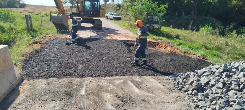 Prefeitura de Itararé (SP) realiza obras de reparo na ponte do bairro Santa Cruz dos Lopes