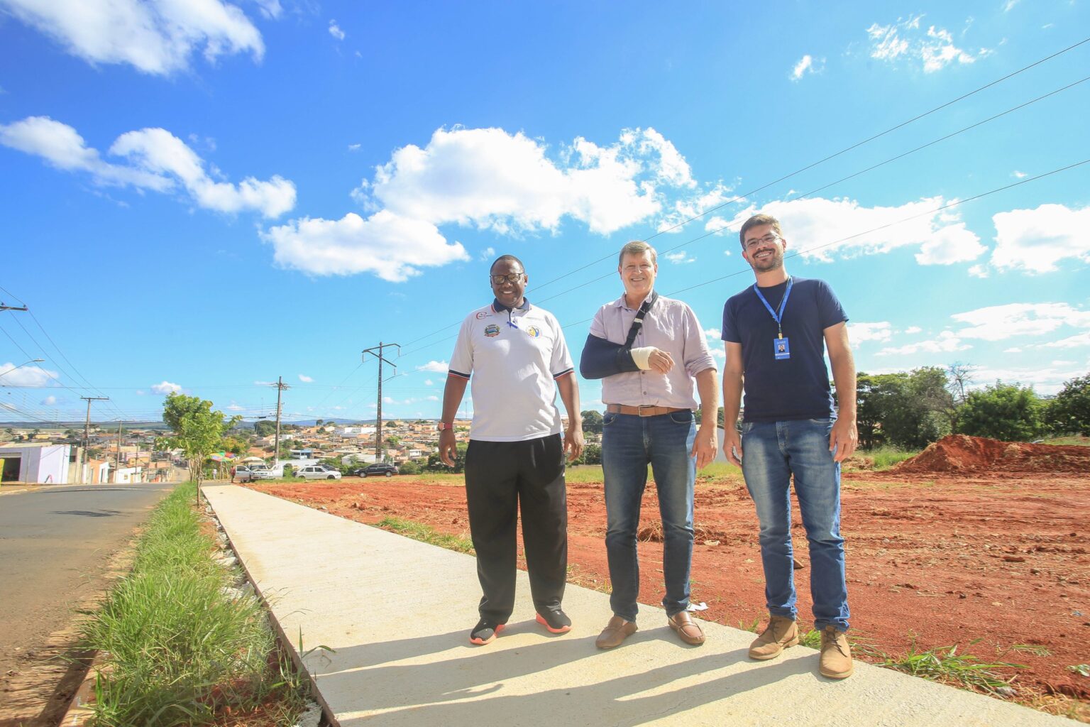 Prefeitura de Itararé (SP) realiza plantio de mais de 12 mil metros quadrados de grama no Jardim Alvorada Prefeitura de Itararé (SP) realiza plantio de mais de 12 mil metros quadrados de grama no Jardim Alvorada