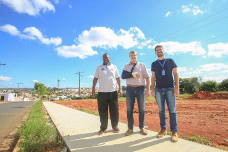 Prefeitura de Itararé (SP) realiza plantio de mais de 12 mil metros quadrados de grama no Jardim Alvorada Prefeitura de Itararé (SP) realiza plantio de mais de 12 mil metros quadrados de grama no Jardim Alvorada