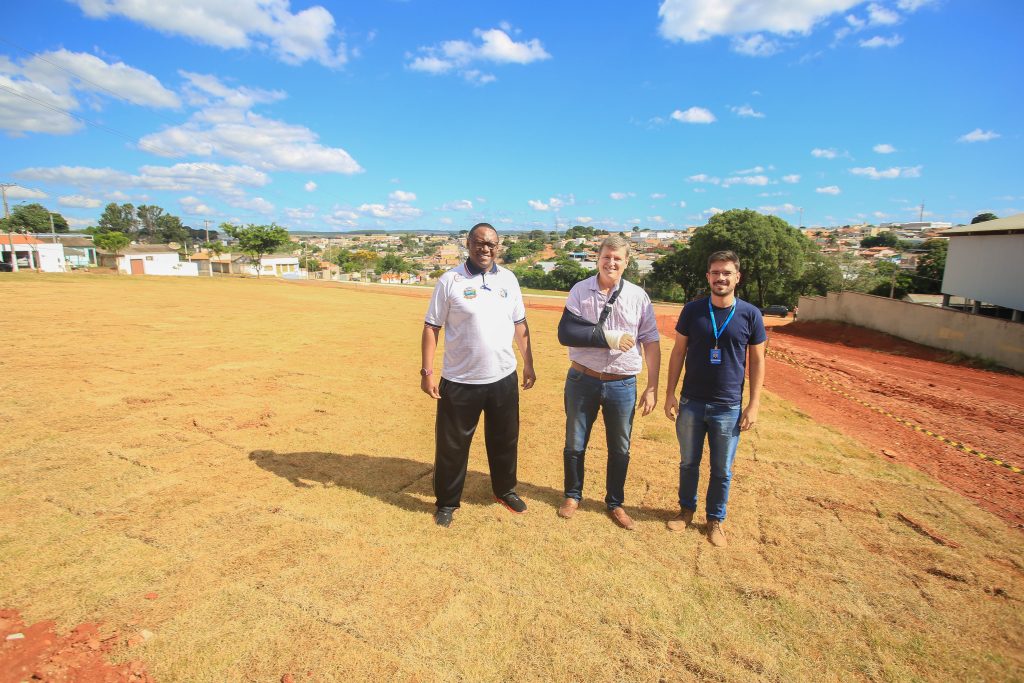 Prefeitura de Itararé (SP) realiza plantio de mais de 12 mil metros quadrados de grama no Jardim Alvorada