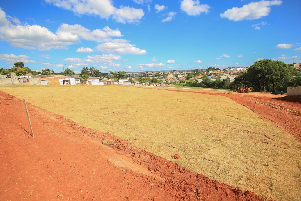 Prefeitura de Itararé (SP) realiza plantio de mais de 12 mil metros quadrados de grama no Jardim Alvorada
