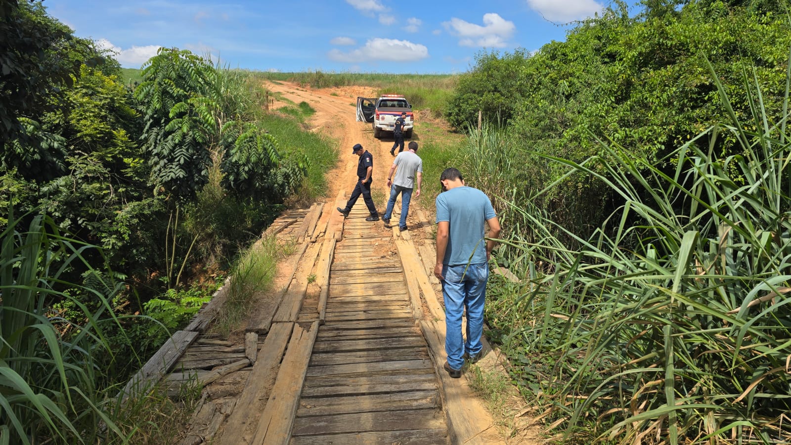 Prefeitura de Itararé (SP) realiza vistoria técnica em pontes da zona rural e interdita Ponte do Capanga, no bairro dos Ferreira