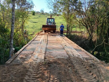 Prefeitura de Itararé (SP) revitaliza e reconstrói pontes rurais, garantindo segurança e escoamento agrícola Prefeitura de Itararé (SP) revitaliza e reconstrói pontes rurais, garantindo segurança e escoamento agrícola