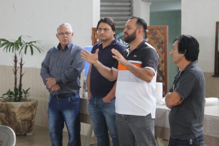 Na imagem Jeronimo Secretário de Administração, Casterlar Secretário de Agricultura Ricardo (Boi) e Hélio Kayama