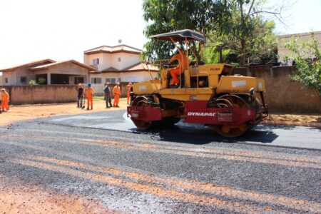 Prefeitura reinicia pavimentação no Parque Centenário pav-centenario